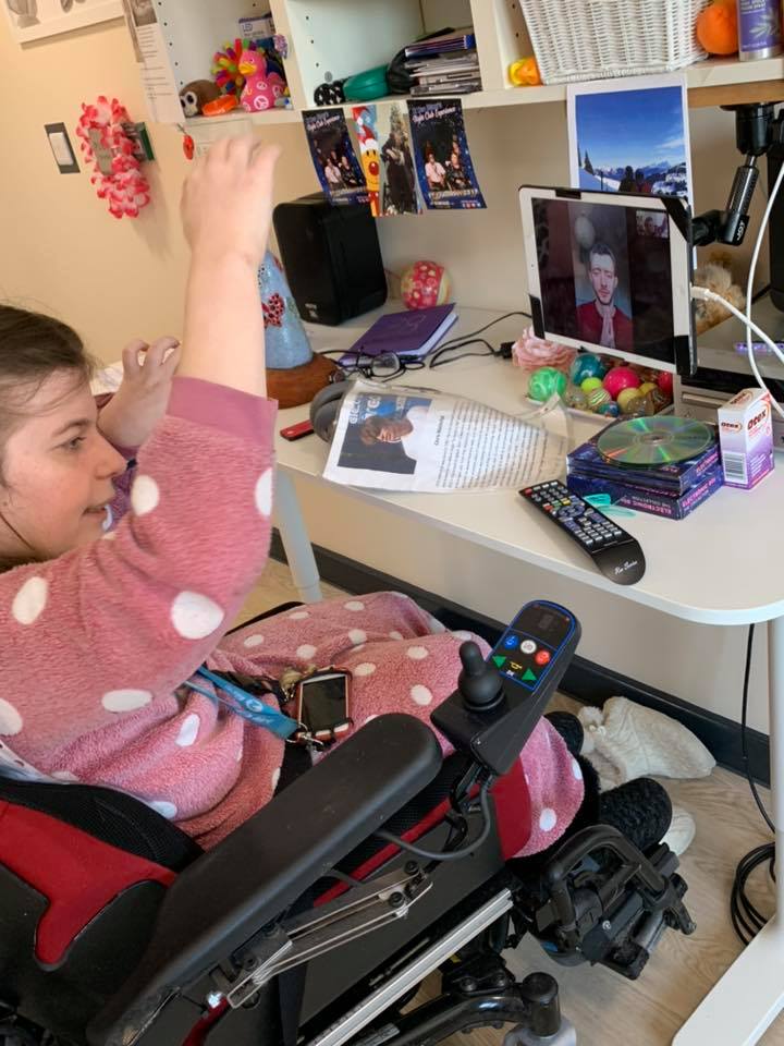 Kirsten takes part in music therapy over a video call