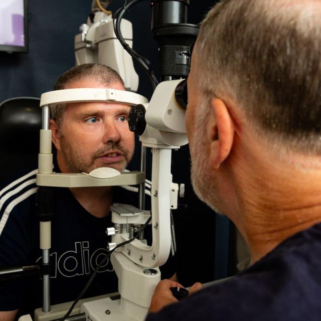 Optician's machine