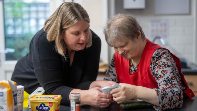 Aylee supports Sammy with baking